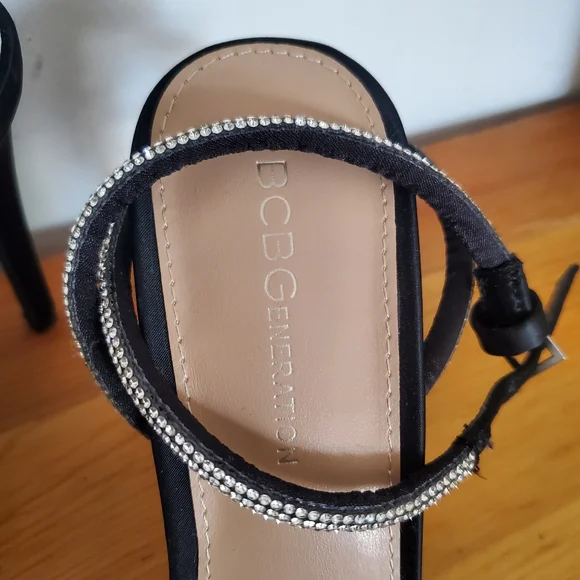 BCBGeneration Black Heels with Silver Bow Accents Size 8.5 - Picture 2 of 5